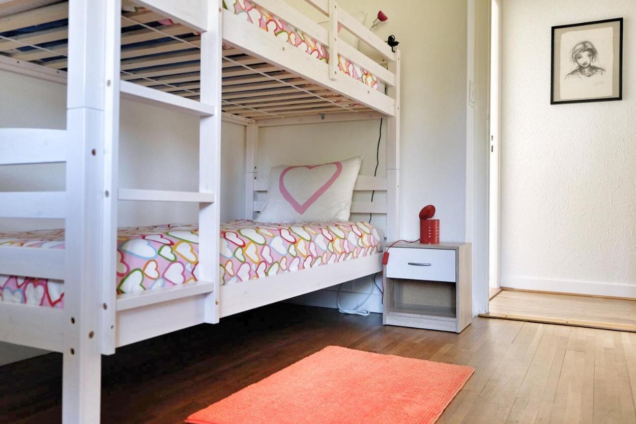 Lindo Lugar - Just A 7 Minute Walk From The Airport Bed and Breakfast Meyrin Eksteriør billede