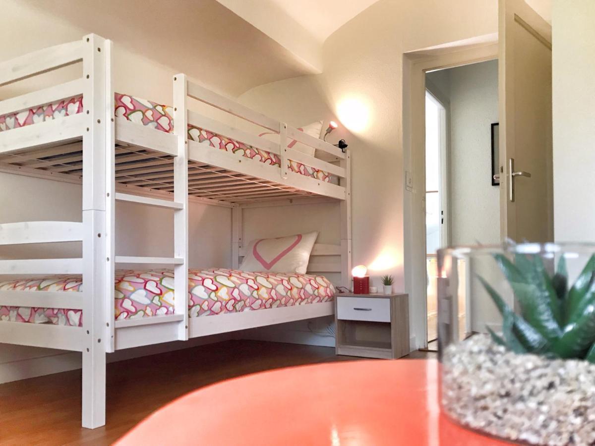 Lindo Lugar - Just A 7 Minute Walk From The Airport Bed and Breakfast Meyrin Eksteriør billede
